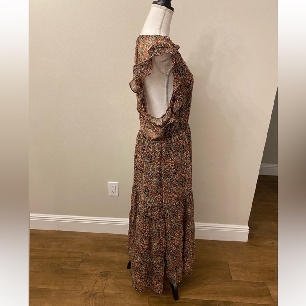 Plus Dress - Picture 5 of 10